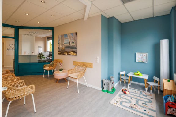 Wartezimmer der Zahnarztpraxis Carolyn Jahn
